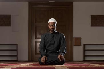 صلاة الفرقان وهدية الرسول صلى الله عليه وسلم صلوات مبتدعة مخصوصة لغرض ديني